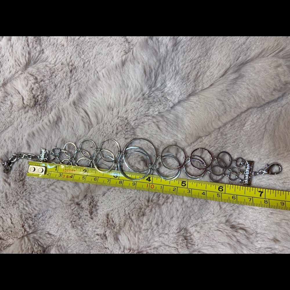 Silver circle style bracelet and matching pierced earrings - Picture 6 of 8